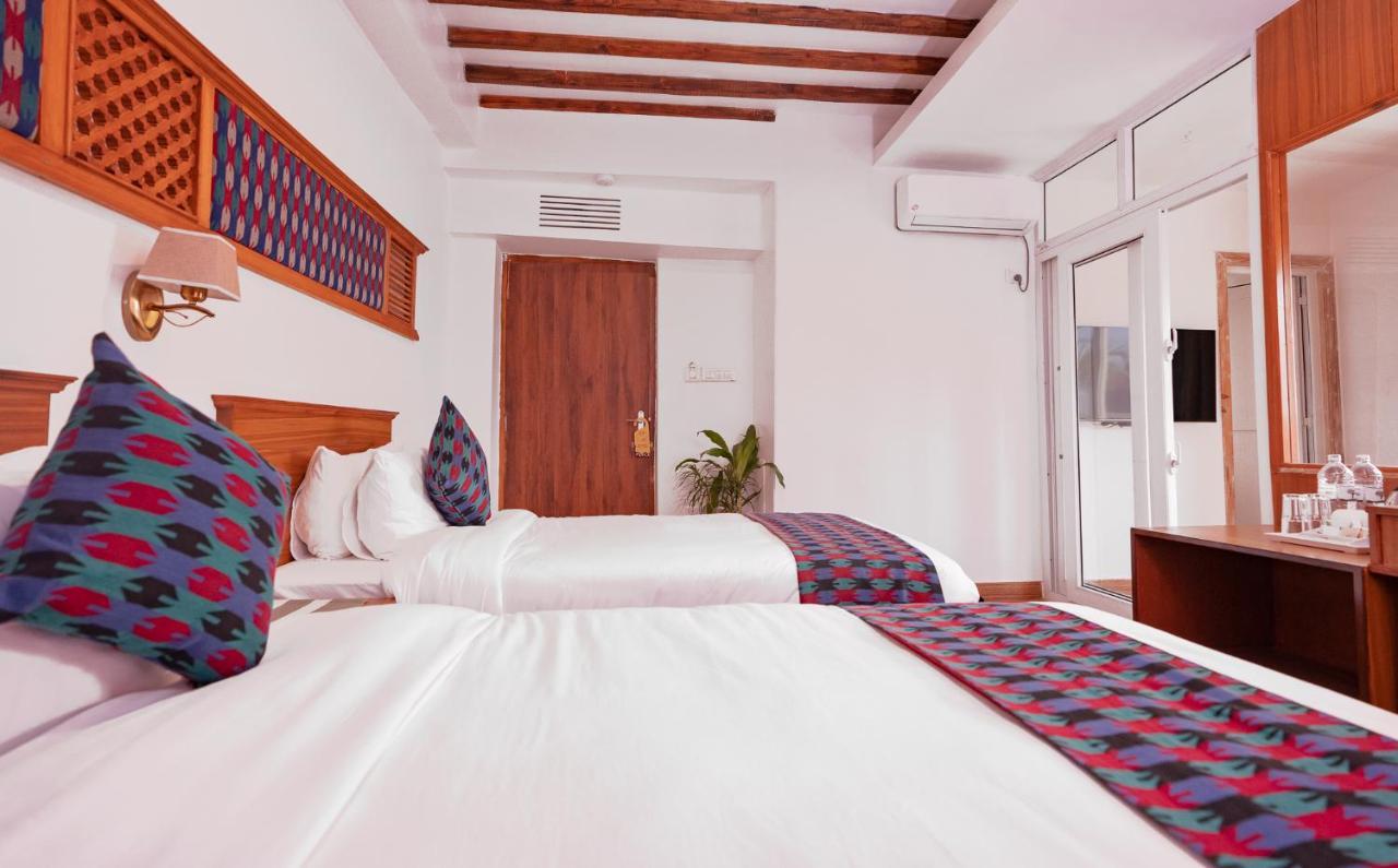Himalayan Glory Inn Pokhara Bagian luar foto